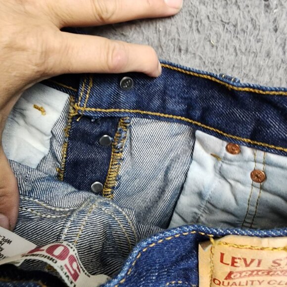 Levis Jeans Mens 30x32 501 Dark Wash Cotton Mid Rise Button Fly Classic Straight - Picture 11 of 13
